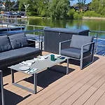 Bateau-hôtel Modernes Festliegendes Hausboot Mit Grosszuegiger Dachterrasse Und Ruderboot