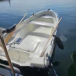 Modernes Festliegendes Hausboot Mit Grosszuegiger Dachterrasse Und Ruderboot * Röbel