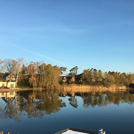 Modernes Festliegendes Hausboot Mit Grosszuegiger Dachterrasse Und Ruderboot * Röbel