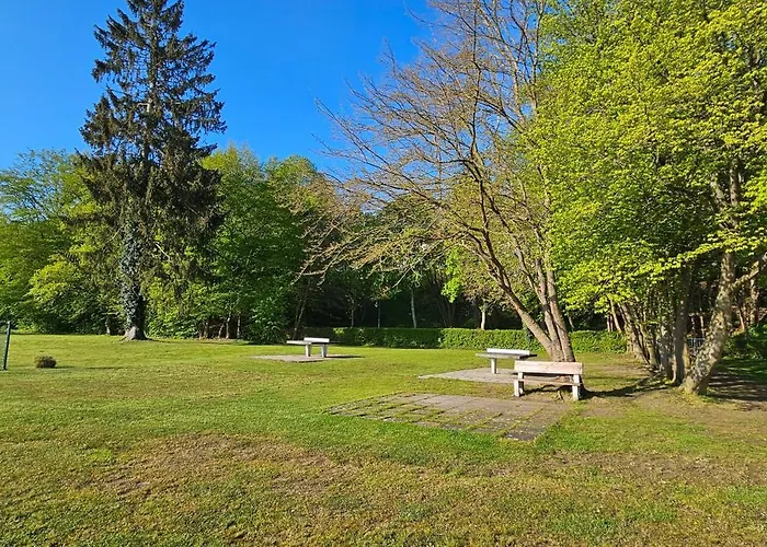 بوتيل Modernes Festliegendes Hausboot Mit Grosszuegiger Dachterrasse Und Ruderboot